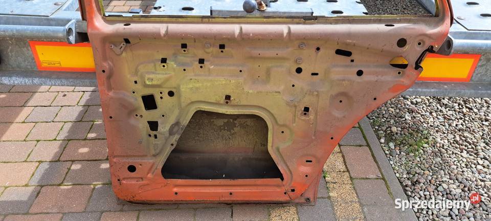 Drzwi prawy tył Mercedes W123 sedan Luzino