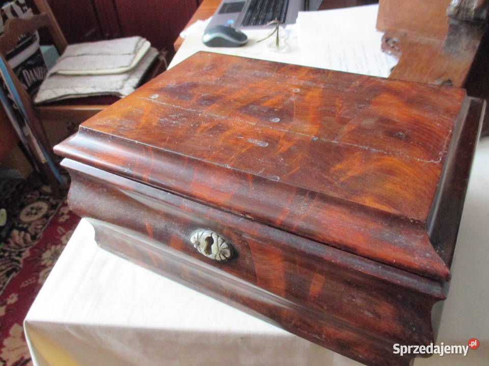 Piękny palisandrowy kuferek Stargard