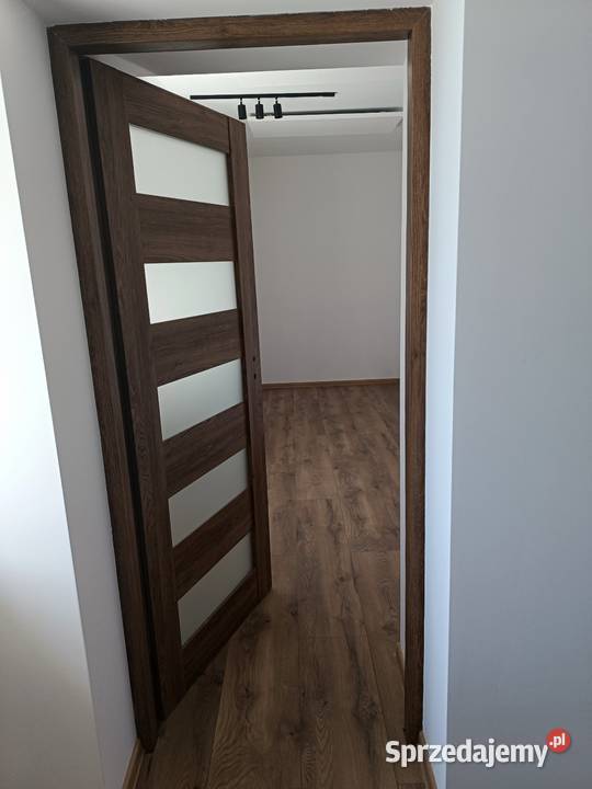 Bezpośrednio duże bezczynszowe mieszkanie z Sprzedaż Henryków