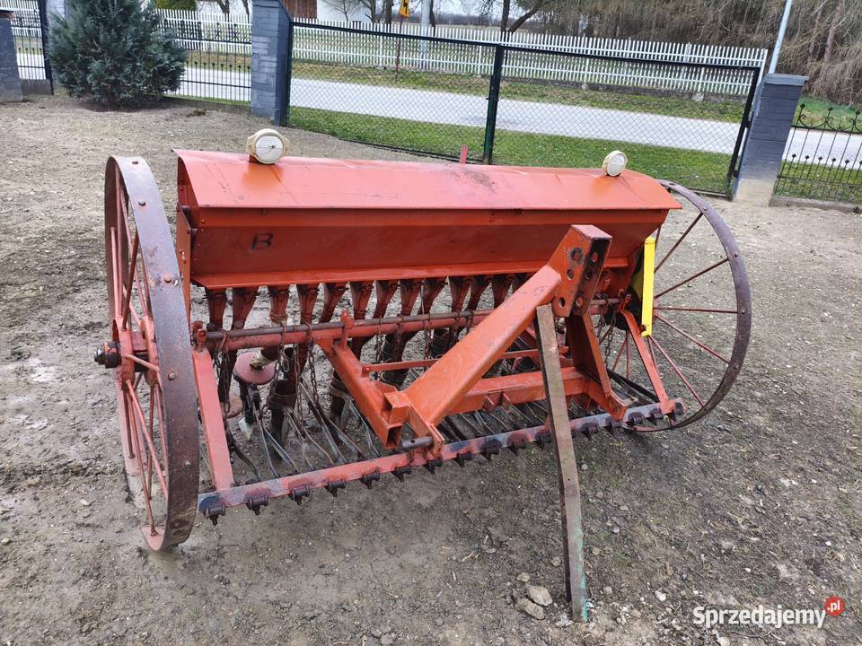 Siewnik fabryczny ciągnikowy 17 lejii nieuszkodzony podkarpackie Jarosław