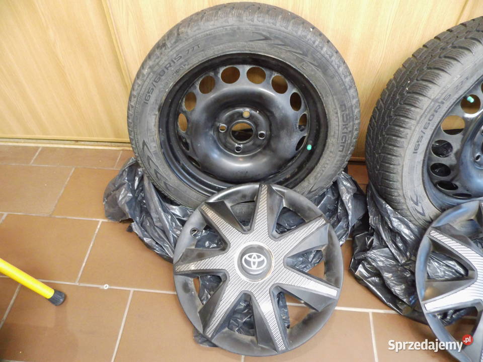 Koła z oponami zimowymi i kołpakami Toyota Radzewice
