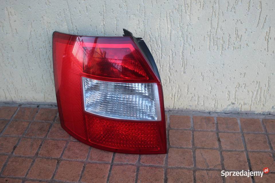 LAMPA LEWY TYŁ TYLNA AUDI A4 B6 KOMBI