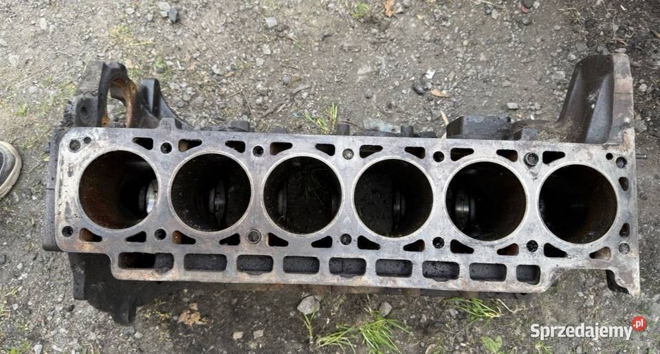 Blok silnika BMW E3 E9 E23 E24 M30 OE 1270002 Mszana