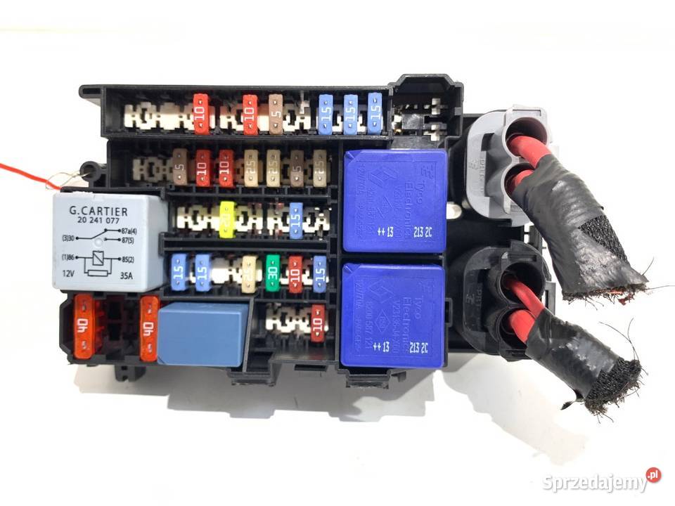 SKRZYNKA BEZPIECZNIKÓW RENAULT MEGANE III