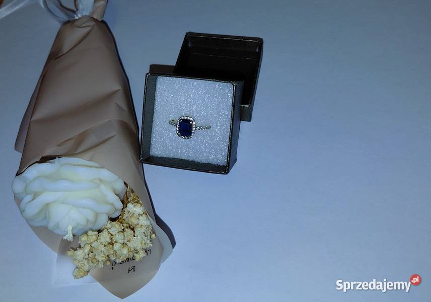 Złoty pierścionek z kamieniem szafirem model Warszawa sprzedam