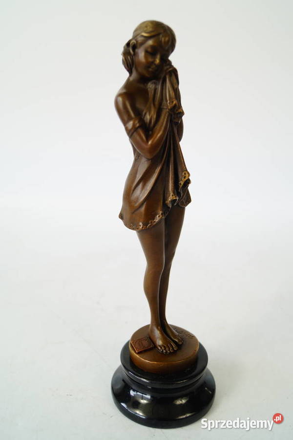 Smutna dziewczynka figura z brązu rzeźba wielkopolskie Gizałki