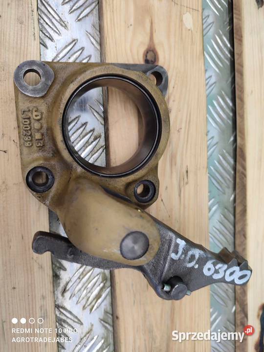 Tuleja obudowy łożyska John Deere 6300 L100299 Wilkowo sprzedam