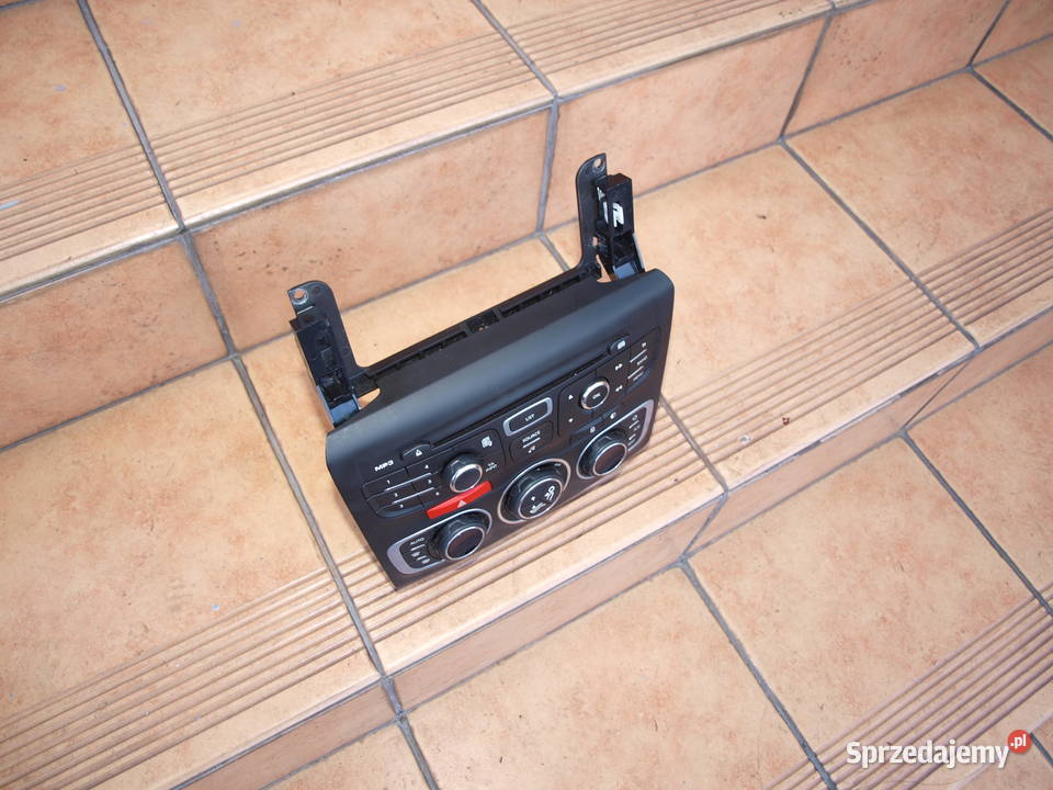 Citroen C4 panel radia MP3 klimy ogrzewania 2010 Wyposażenie wnętrza