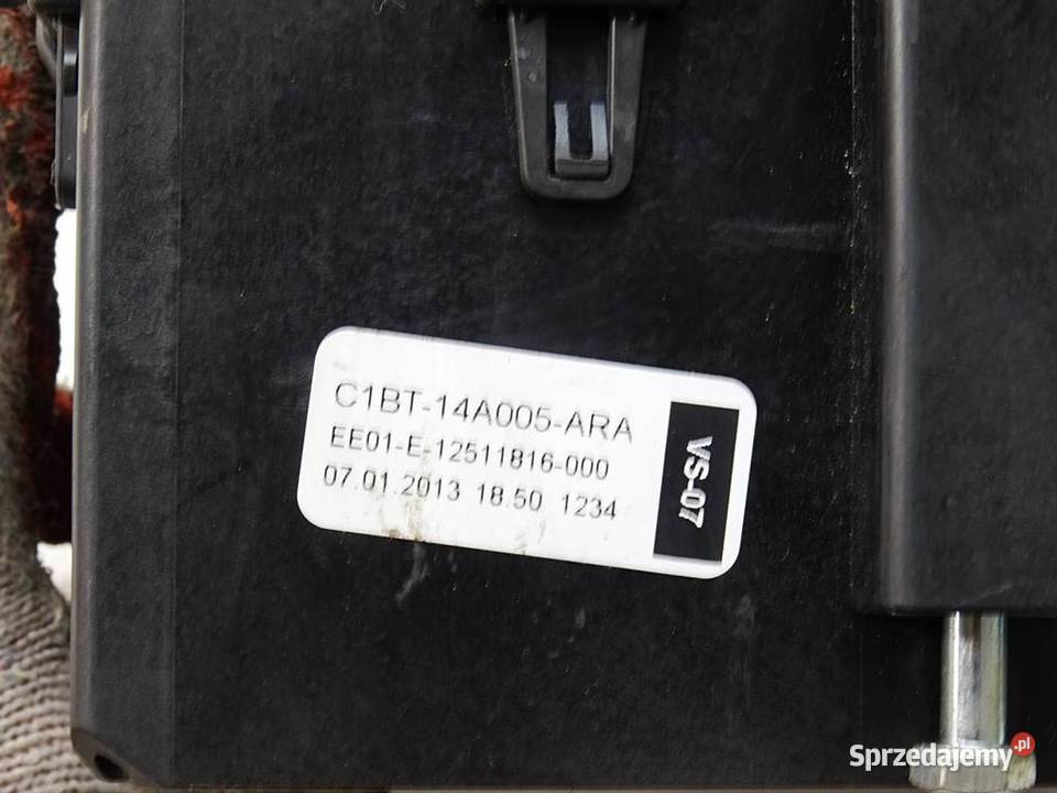 SKRZYNKA BEZPIECZNIKÓW FORD FIESTA MK7