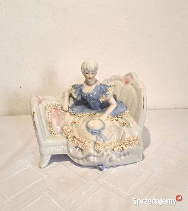porcelanowa figurka dama z epoki wiktoriańskiej Porcelana i szkło Warszawa