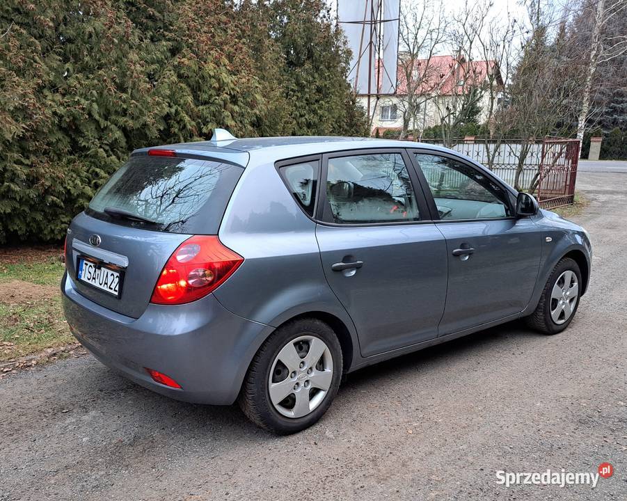KIA CEED 14 benzyna 2 komplety kół bez korozji wspomaganie kierownicy Sandomierz sprzedam