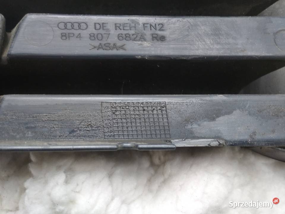 8P4807682A AUDI A3 prawa kratka zderzaka Dębno