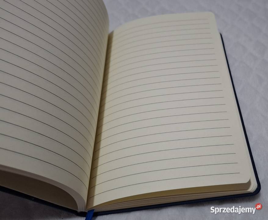 Zeszyt w linie z gumką spinającą i zakładką Artykuły szkolne Czeladź sprzedam