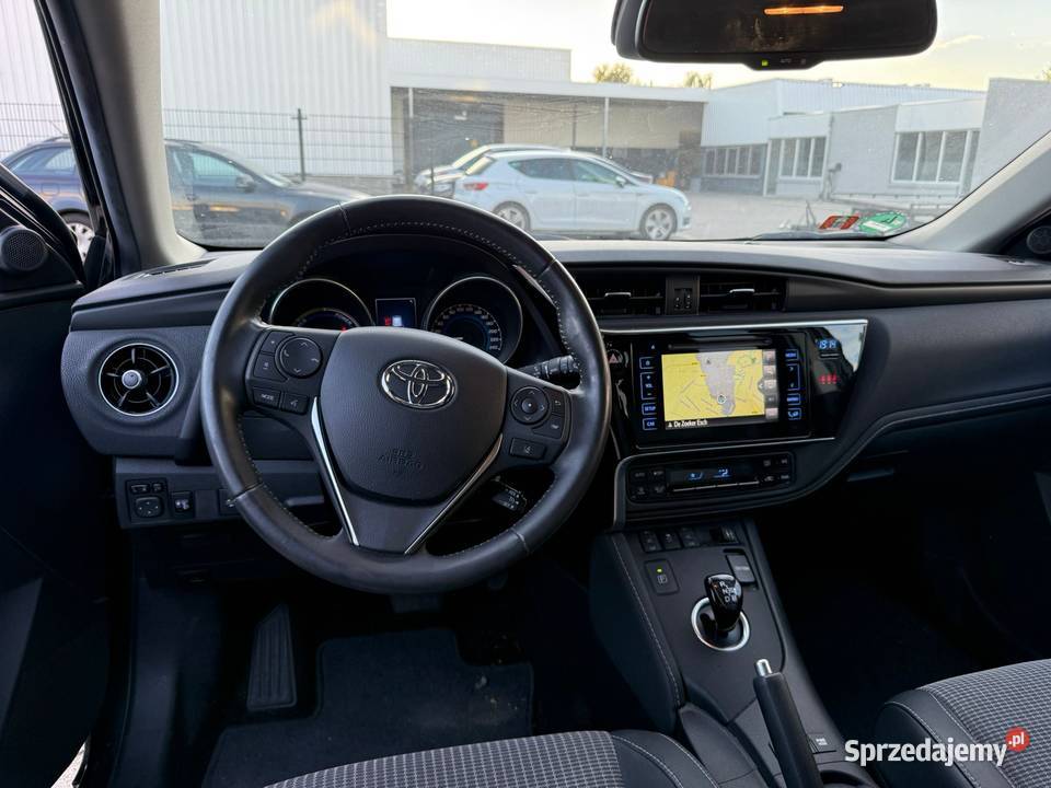 Auris Hybryda 2017r nowa 51 ASO Toyota pełne Tarnobrzeg sprzedam
