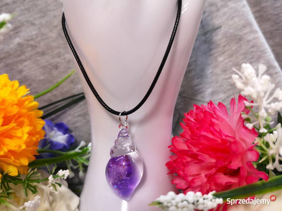 Naszyjnik z muszelką zatopioną w żywicy kolor