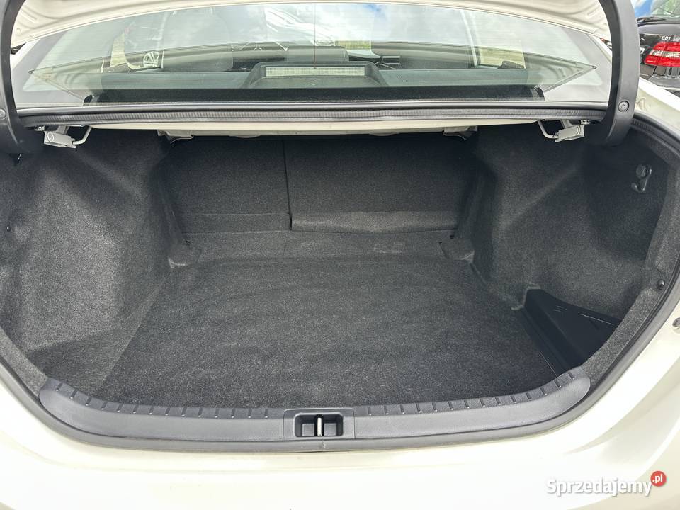 Toyota Corolla 16 benzynaBiała perłaKamera Warszawa