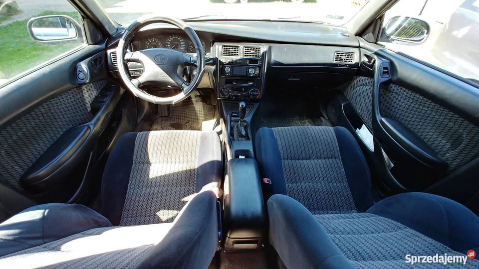 Toyota carina салон