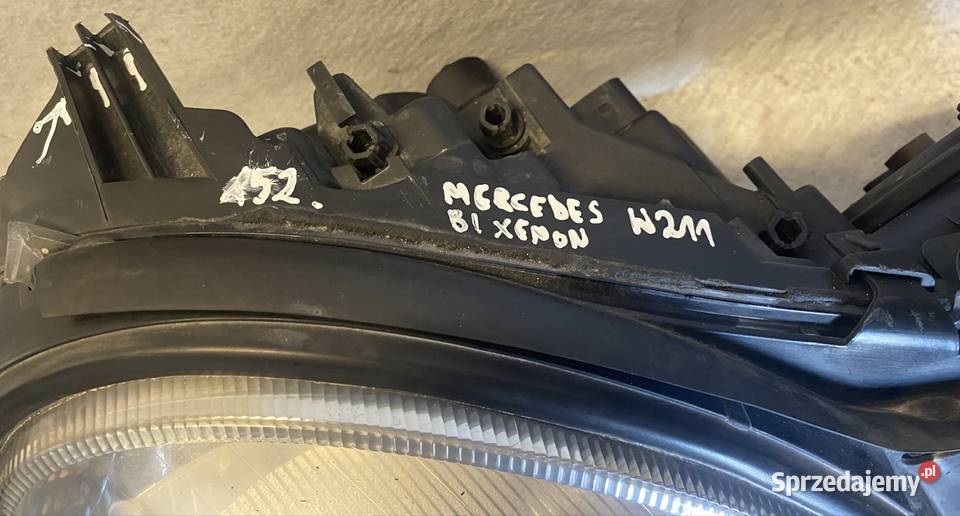 MERCEDES E KLASA W211 REFLEKTOR PRAWY BIXENON EU