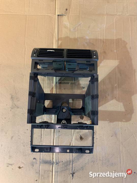 Konsola środkowa ramka Ford mondeo MK3 lift Rok produkcji 2005 Motoryzacja Szczecin