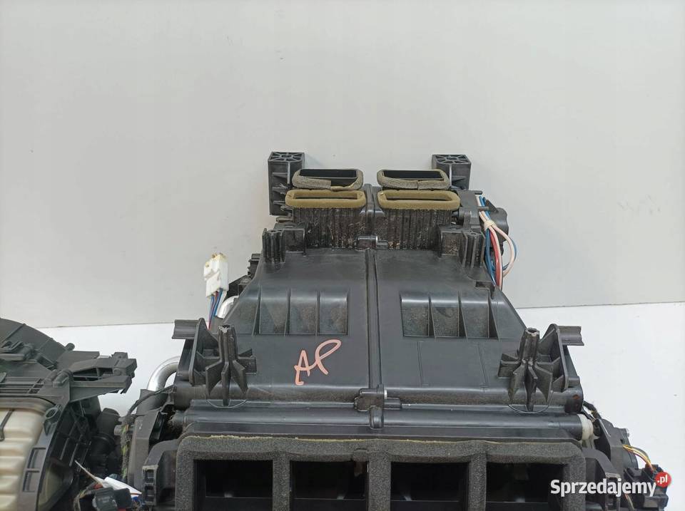 NAGRZEWNICA GPLA19B555 Land Rover Range Rover