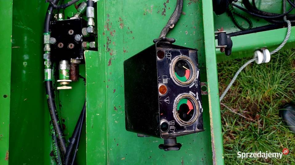 Prasa zmiennokomorowa John Deere 550 Głogówek