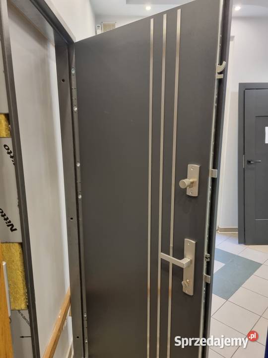 Drzwi zewnętrzne Wikęd do mieszkania 80 P Kielce sprzedam