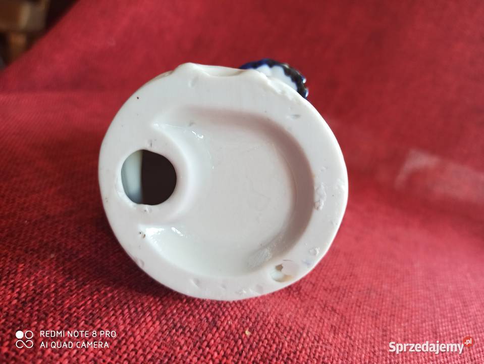 Figurka damy z Lirą Porcelana i szkło