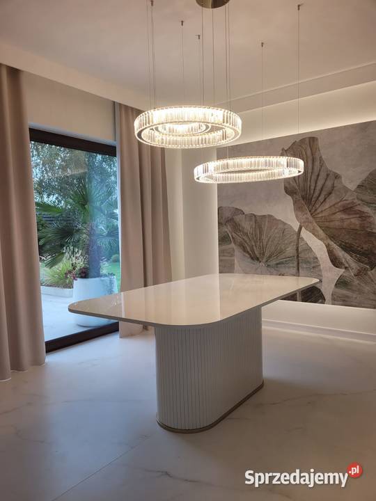 Stół COMODO II złoty dekor pod nogą jadalnia Gierałtowiczki sprzedam