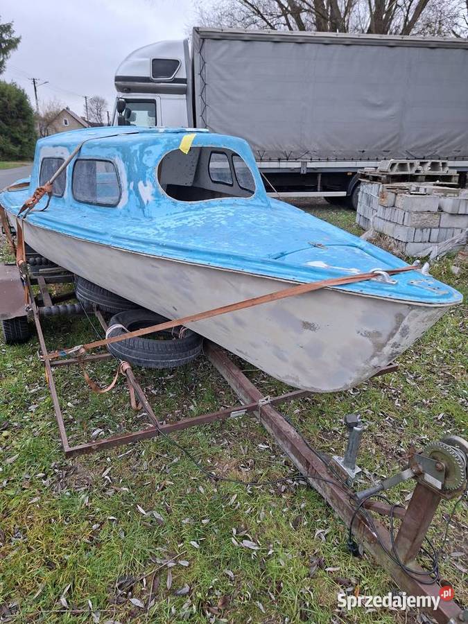 Łódka kabinowa 6 metrów długości z przyczepką Ostrowiec Świętokrzyski