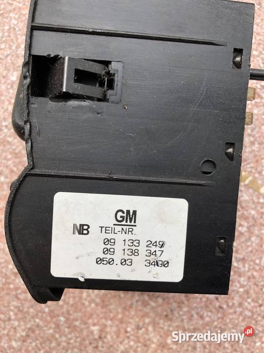 PRZEŁĄCZNIK ŚWIATEŁ ZAFIRA A 09133249 9905r Materiały instalacyjne Kozy