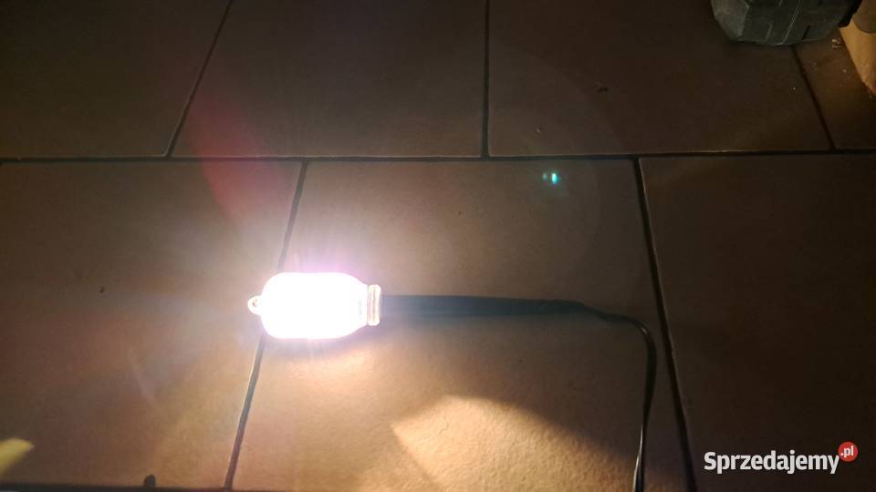 Lampka do oświetlenia kabiny silnika samochodu z