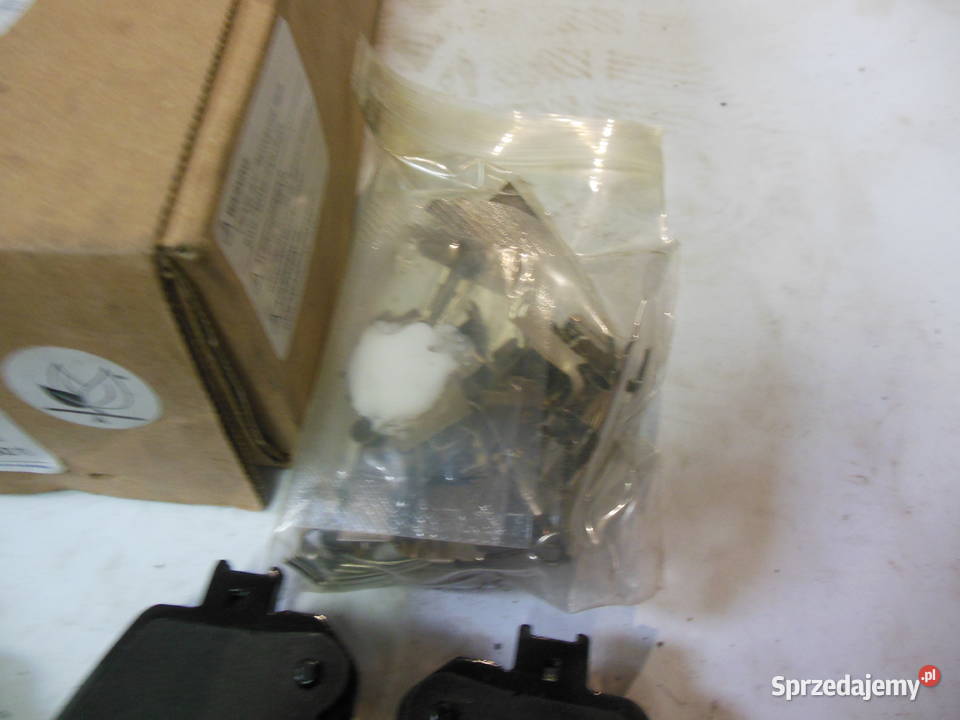 KLOCKI HAMULCOWE 68227573AD PRZÓD PRZEDNIE osobowe Kozy