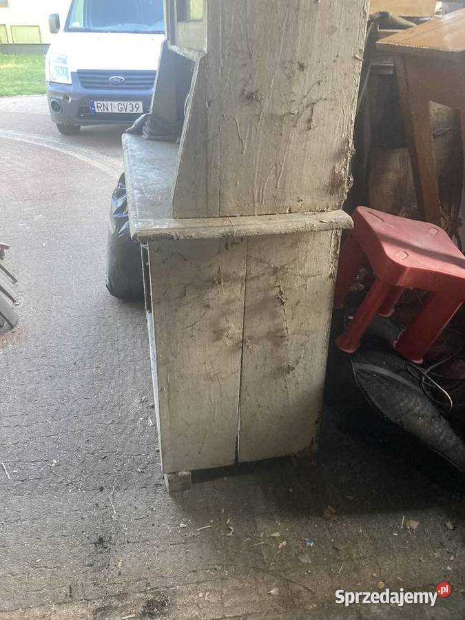stary drewniany kredens Majdan Golczański