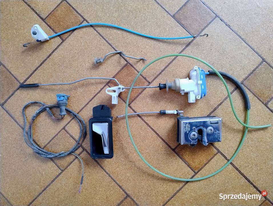 Audi 80 B4 Cięgno Linka drzwi Prawy przód Zamek Dębica