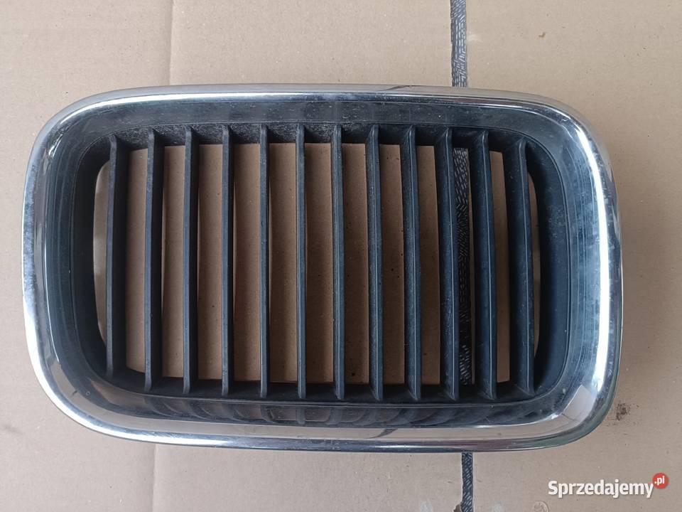 GRILL ATRAPA NERKA PRAWA BMW 3 E36 8122238 osobowe Drezdenko