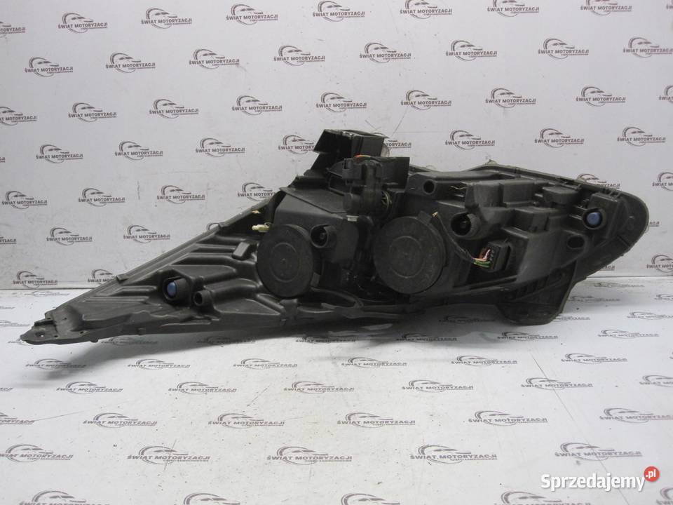 PEUGEOT 3008 I LIFT 16r lampa prawa przód