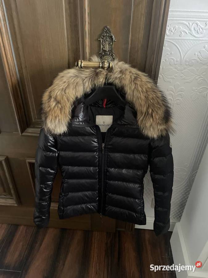 Kurtka Moncler z futerkiem Rozmiar 36(S) Grodków
