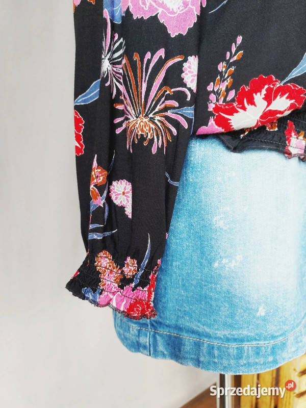 Czarna bluzka koszulowa długi rękaw w kwiaty Złoczew