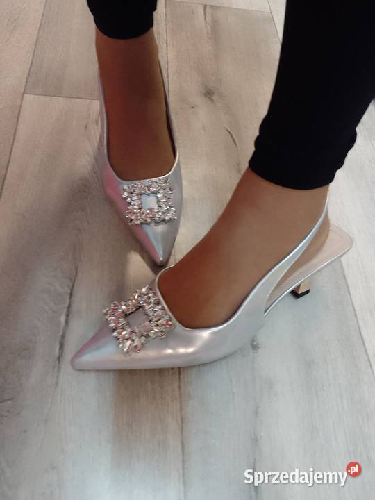 42 Srebrne bogato zdobione czółenka wieczorowe z
