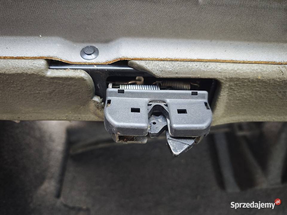 BMW E60 Sedan tylna kanapa rozkładanadzielona sprzedam