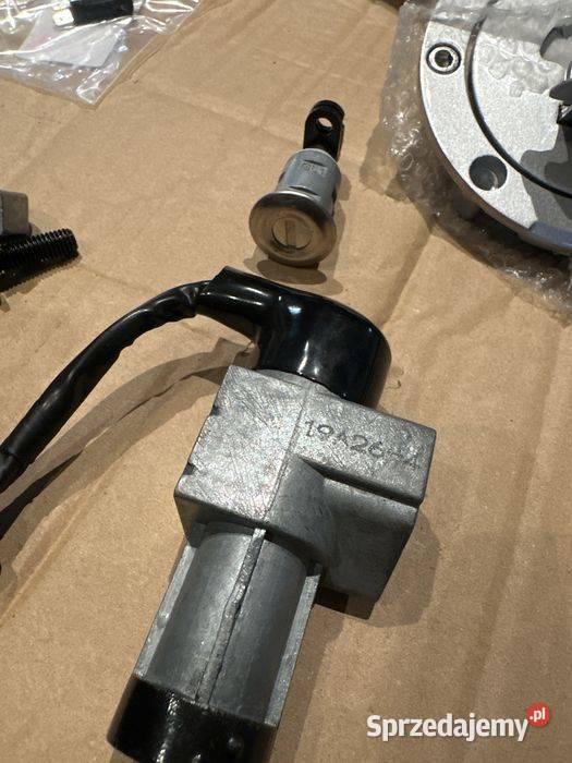 Stacyjka Korek Wlewu Zamek RIVERO MONZA 125 ZXN Pozostałe