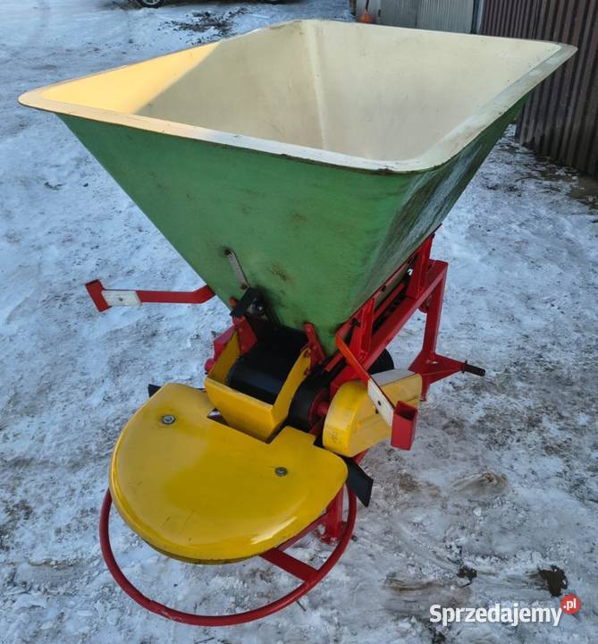 Rozsiewacz do nawozów wapna i poplonów MOTYL Radomsko