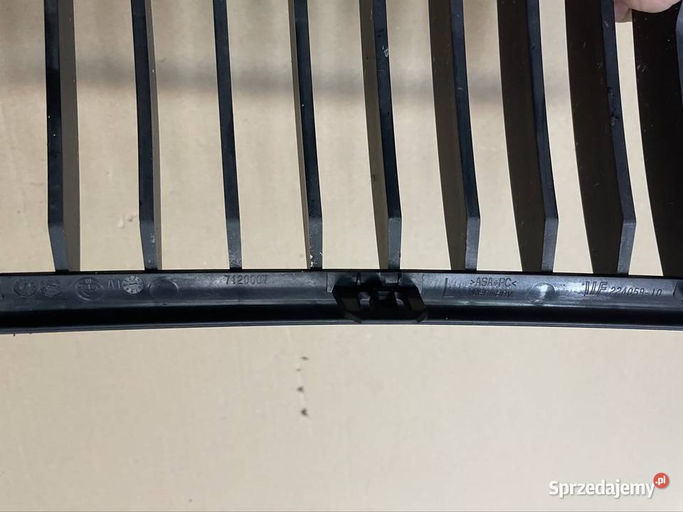 7120008 grill atrapa chłodnicy lewa prawa bmw 3 osobowe Szczecin