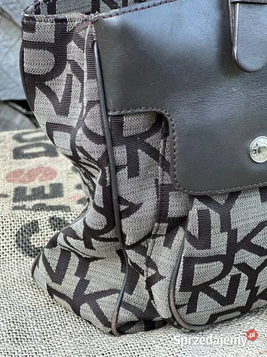 Torebka DKNY kuferek do ręki stan idealny 100