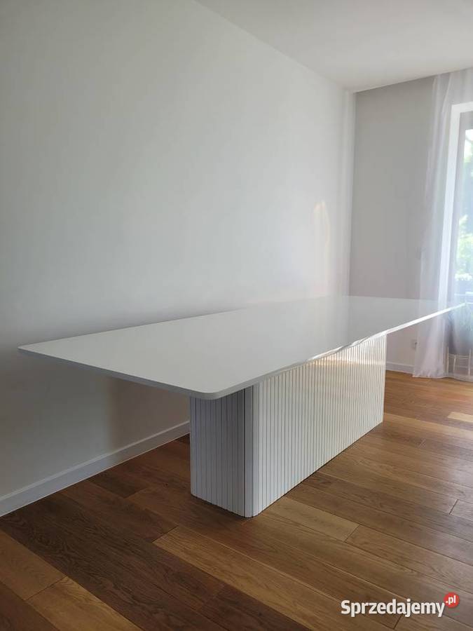 Stół COMODO złoty dekor pod nogą jadalnia salon Gierałtowiczki sprzedam