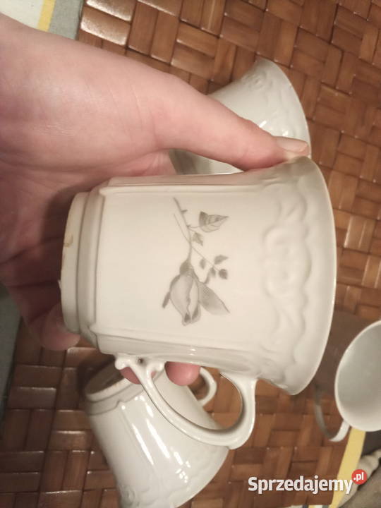 Prl Filiżanki porcelana Chodzież kwiaty 4 Ceramika i szkło sprzedam