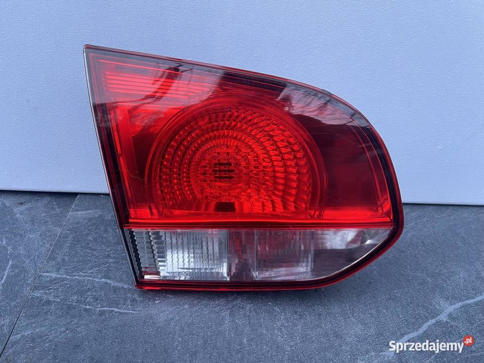 VW GOLF 6 LEWA LAMPA W KLAPĘ