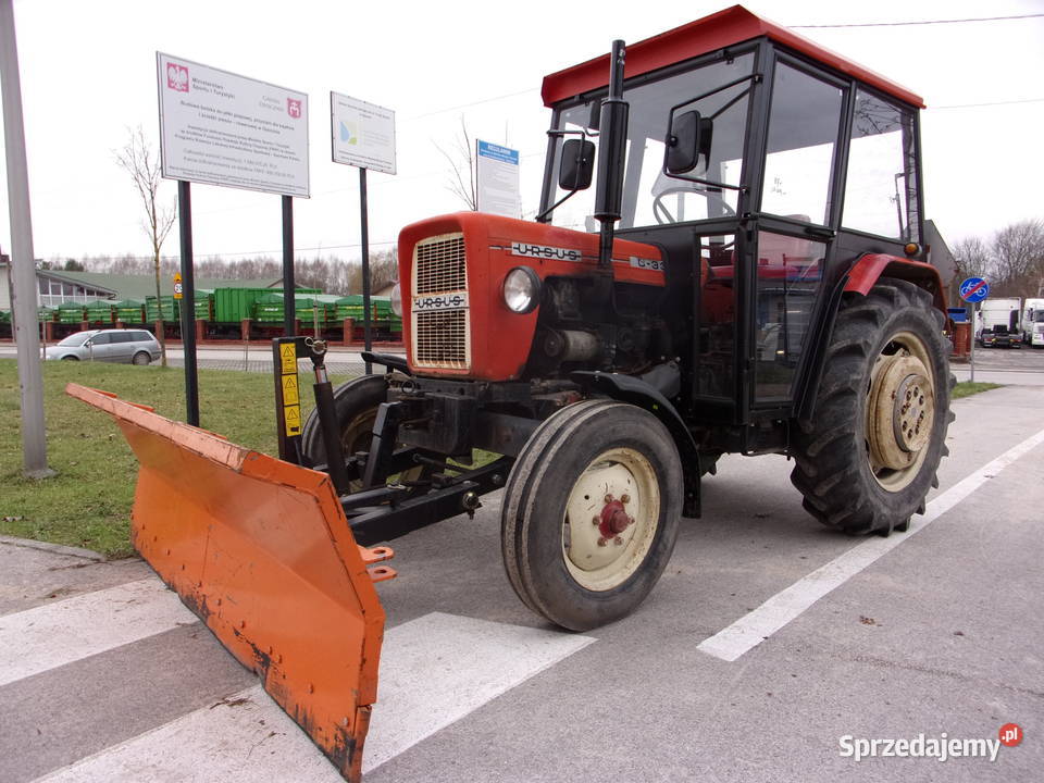 Ciągnik rolniczy URSUS C330M z zamontowanym Opoczno