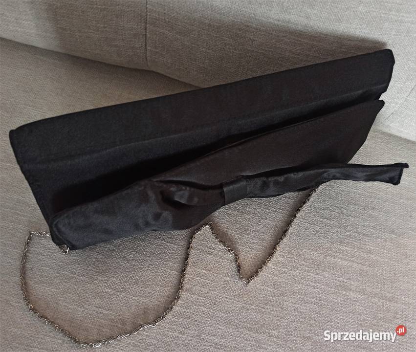 Nowa czarna satynowa kopertówka na srebrnym 26.5cm Radzyń Podlaski