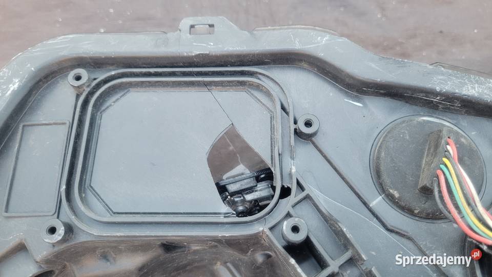 TOYOTA AURIS II LIFT REFLEKTOR LEWY LAMPA PRZÓD osobowe śląskie Ruda Śląska